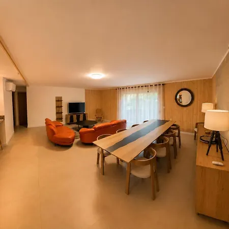 Semesterbostad Les Genevriers 1 - De Charme 130 M2